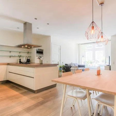 Luxurious Ground Floor With Patio Daire