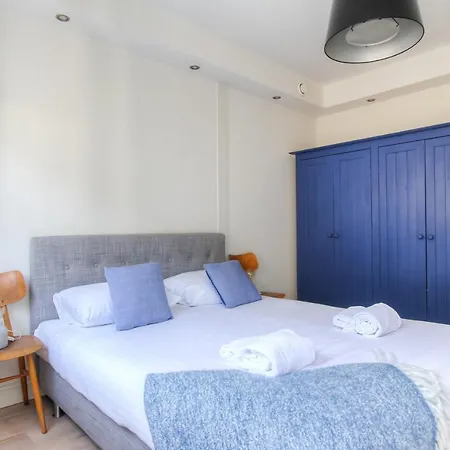 Luxurious Ground Floor With Patio *
