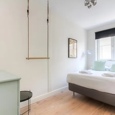 Luxurious Ground Floor With Patio *